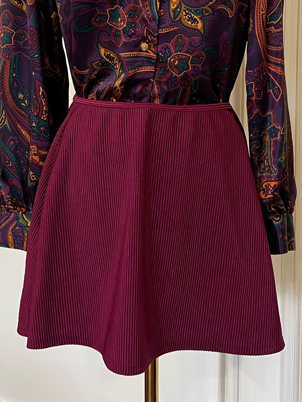 Vintage‎ 80s Set Purple Paisley Satin Blouse + Magenta Mini Skirt Dark Academia - Picture 5 of 7